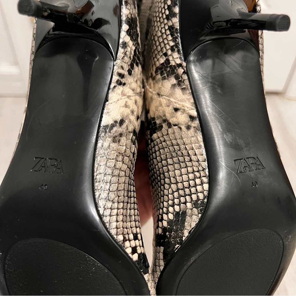 Zara Snake Skin Printed Pull On Boots 9 NWT - Picture 10 of 11